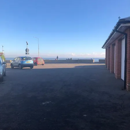 Beach Front House Walton-on-the-Naze Exterior photo
