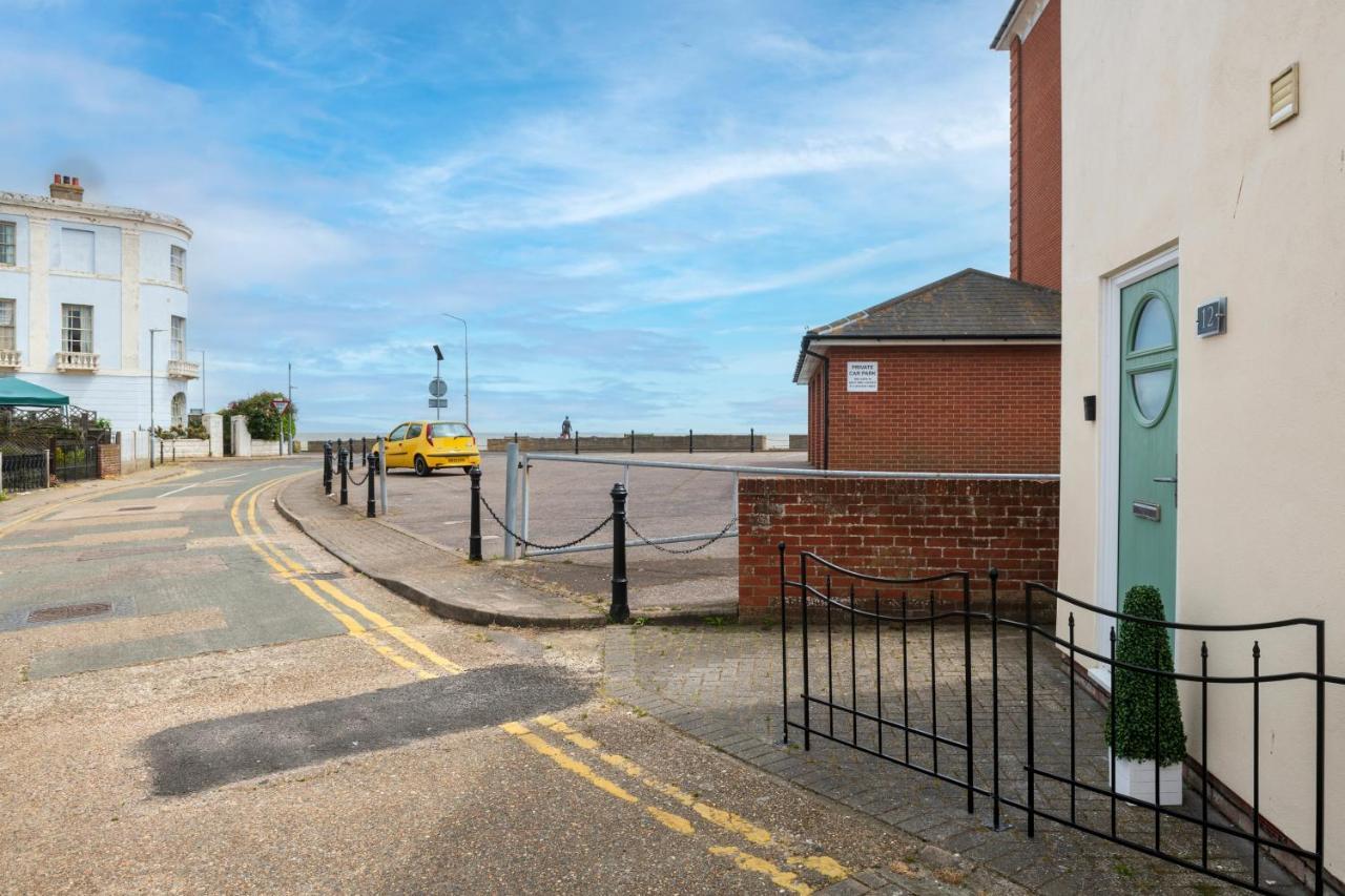 Front House * Walton-on-the-Naze